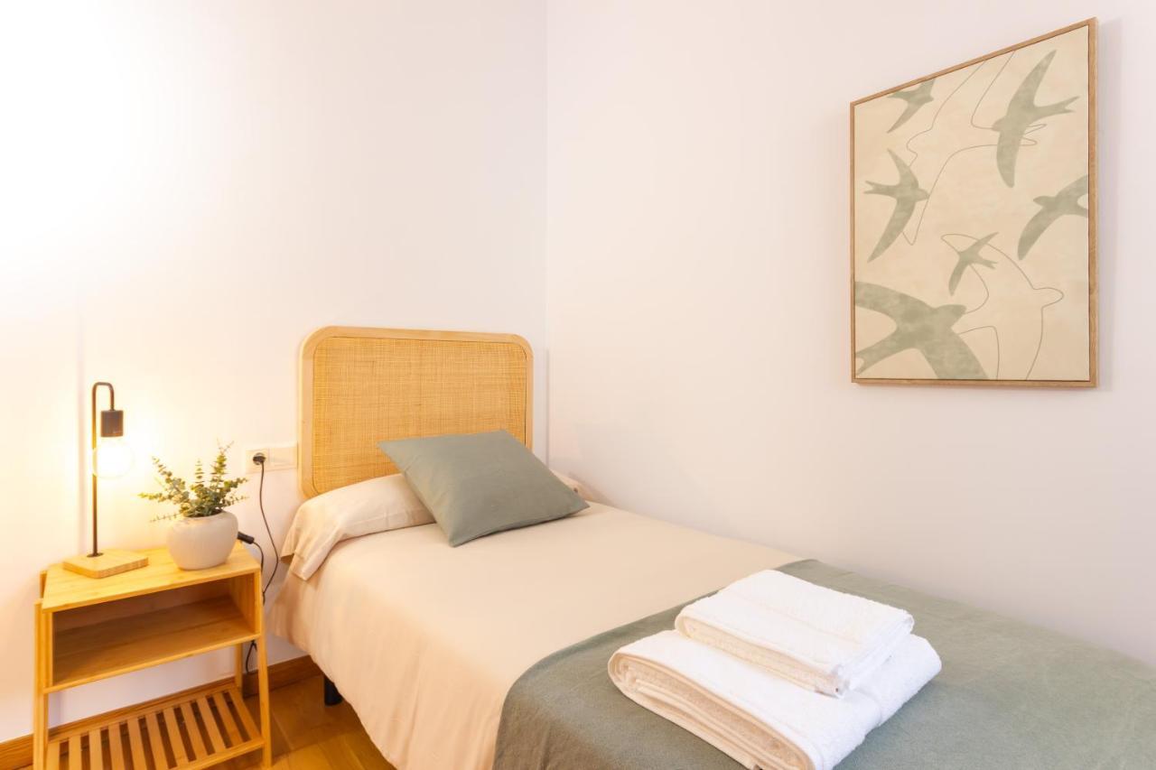 Ferienwohnung Elegante Duplex En Terrassa, Barcelona Exterior foto